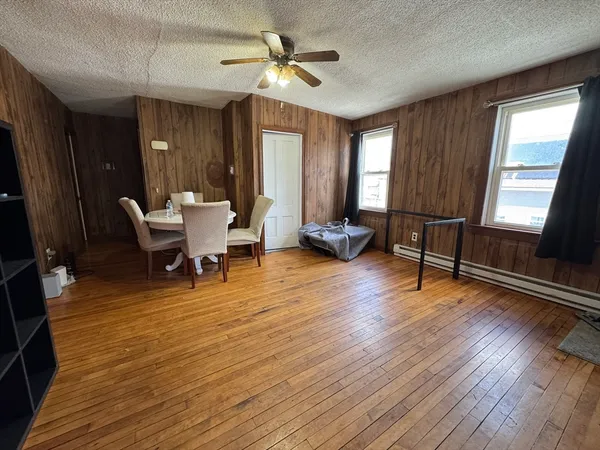 $2,300 | 631 Walnut Street, Unit 3, Fall River, MA 02720