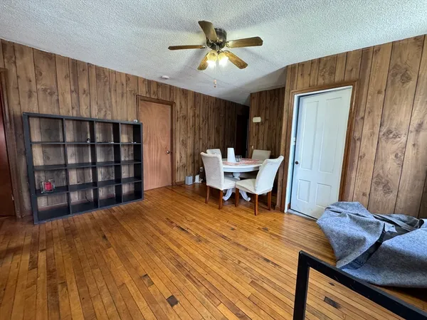 $2,300 | 631 Walnut Street, Unit 3, Fall River, MA 02720