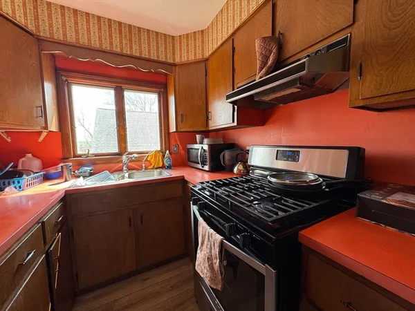 $2,300 | 631 Walnut Street, Unit 3, Fall River, MA 02720