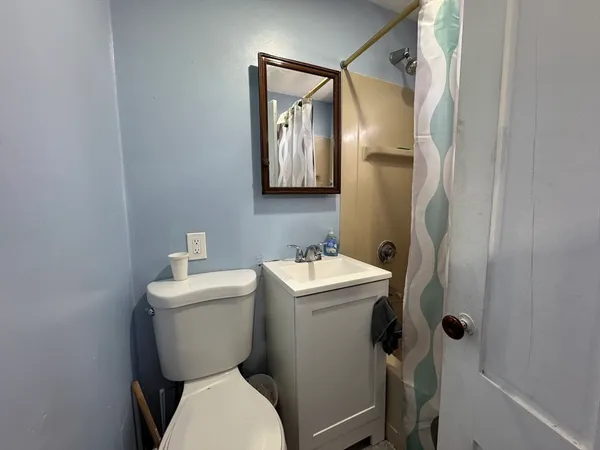 $2,300 | 631 Walnut Street, Unit 3, Fall River, MA 02720