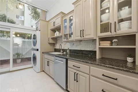 $945,000 | 5658 Ravenspur Drive, Unit 208, Rancho Palos Verdes, CA 90275