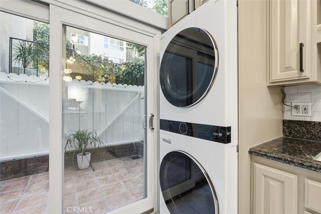 5658 Ravenspur Drive, Unit 208 Rancho Palos Verdes, CA 90275 - Photo 15 of 58 Patio off the kitchen