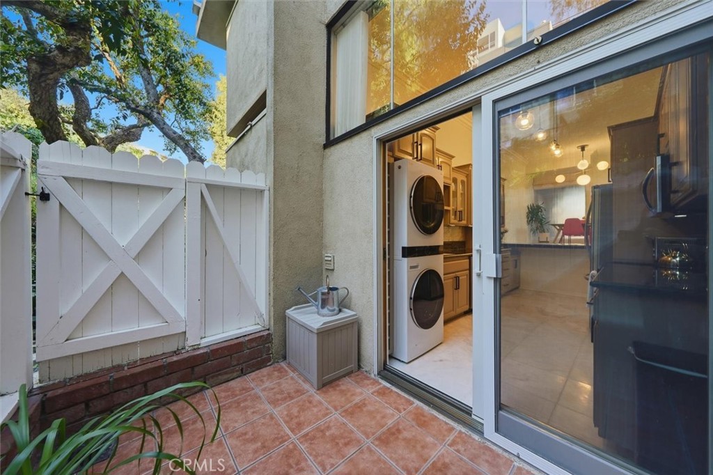 5658 Ravenspur Drive, Unit 208 Rancho Palos Verdes, CA 90275 - Photo 17 of 58 Patio off the kitchen