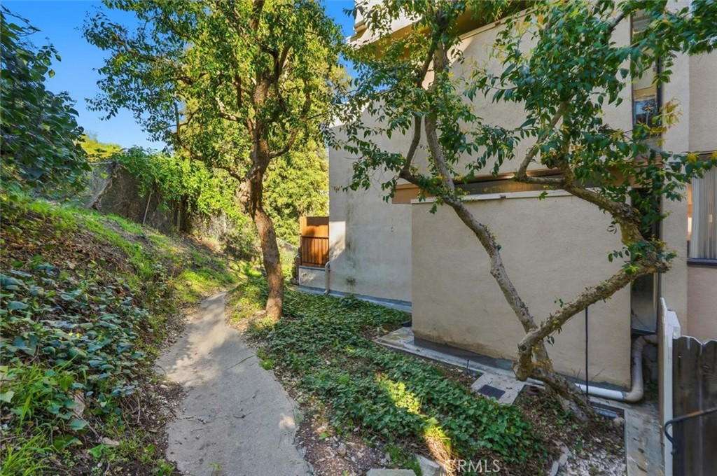 5658 Ravenspur Drive, Unit 208 Rancho Palos Verdes, CA 90275 - Photo 19 of 58 Green area right off the patio