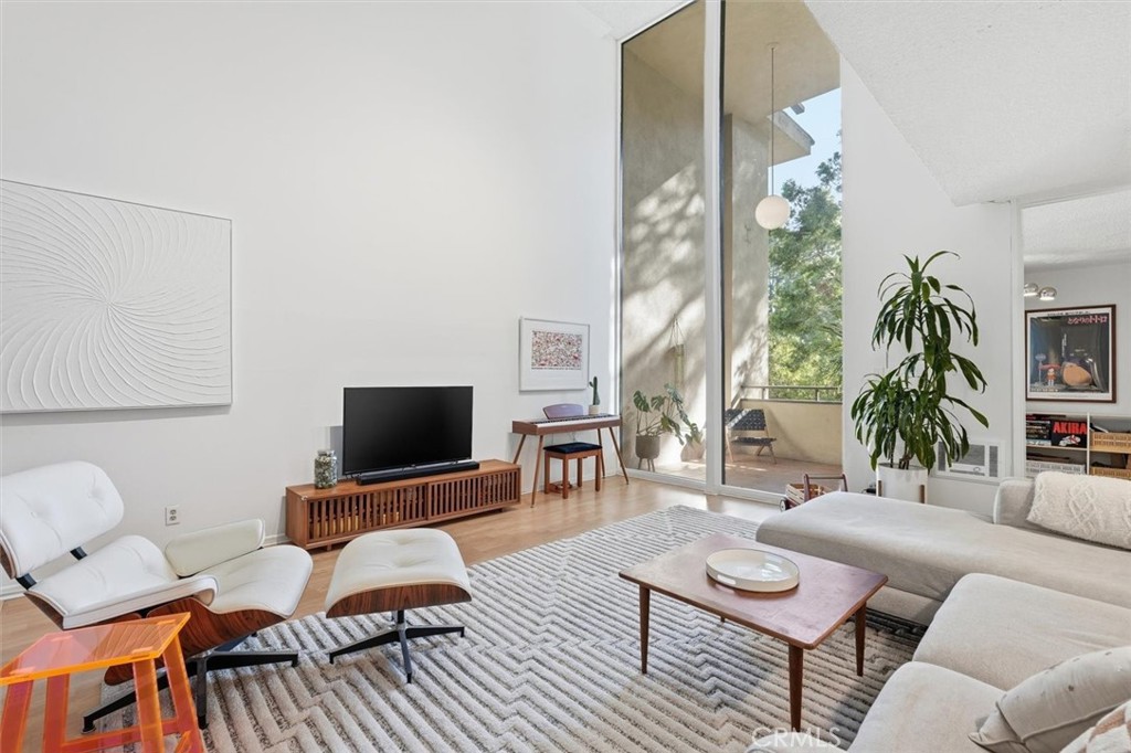 5658 Ravenspur Drive, Unit 208 Rancho Palos Verdes, CA 90275 - Photo 2 of 58 Bright private living room