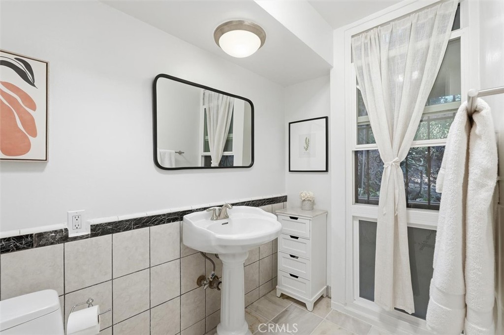 5658 Ravenspur Drive, Unit 208 Rancho Palos Verdes, CA 90275 - Photo 35 of 58 Primary bathroom