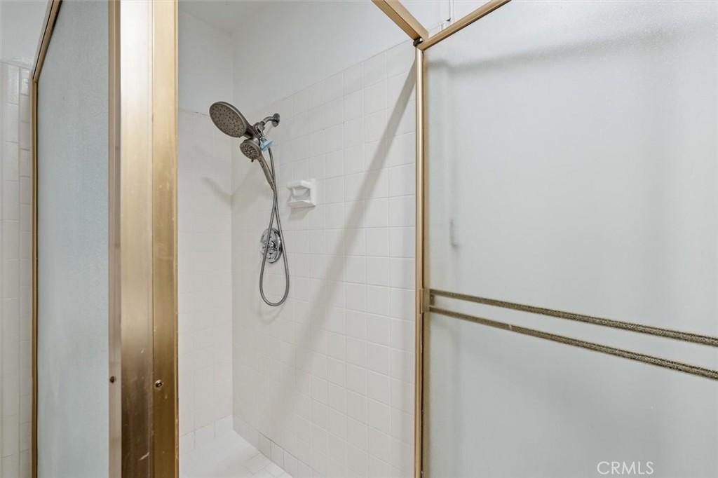 5658 Ravenspur Drive, Unit 208 Rancho Palos Verdes, CA 90275 - Photo 47 of 58 Upstairs bathroom