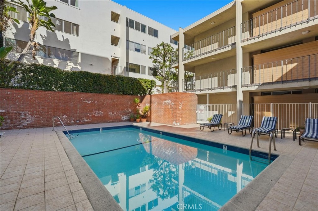 5658 Ravenspur Drive, Unit 208 Rancho Palos Verdes, CA 90275 - Photo 49 of 58 Community pool