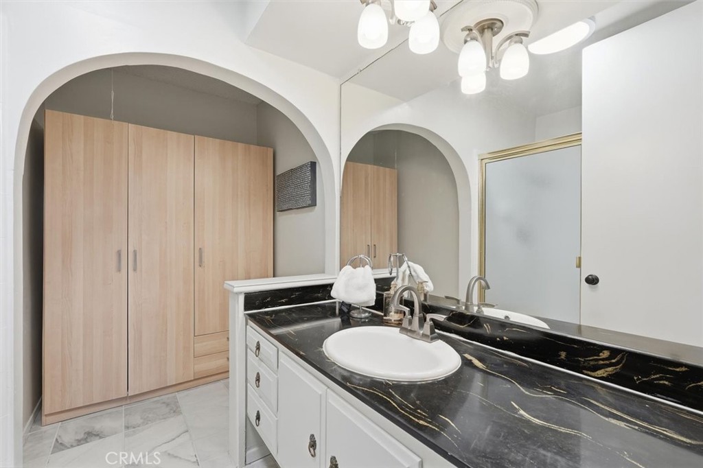 5658 Ravenspur Drive, Unit 208 Rancho Palos Verdes, CA 90275 - Photo 9 of 58 Downstairs bathroom
