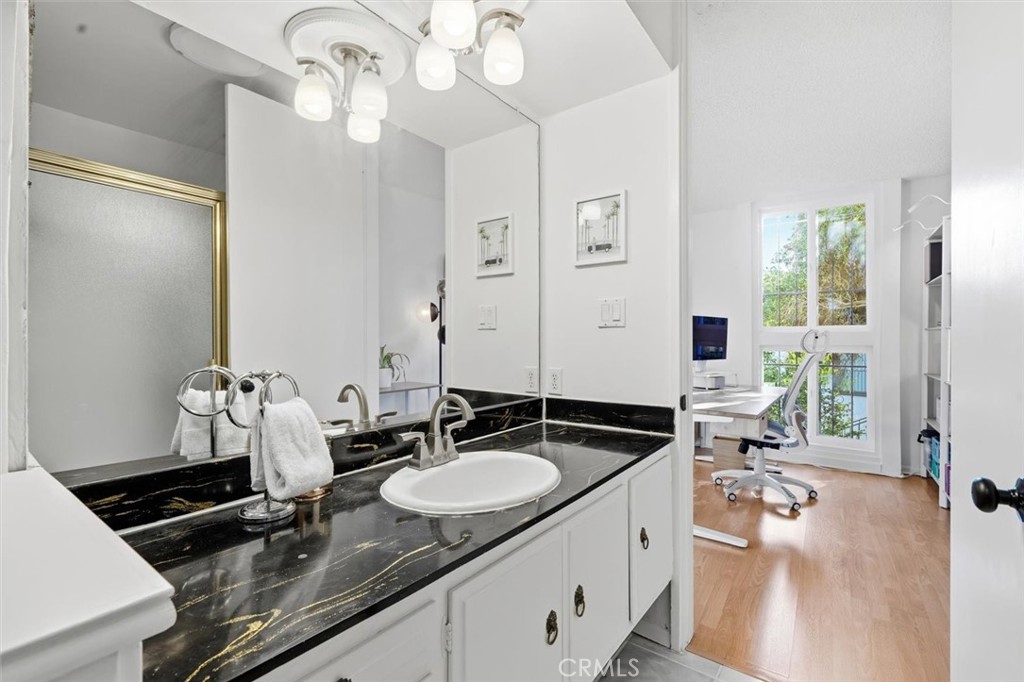 5658 Ravenspur Drive, Unit 208 Rancho Palos Verdes, CA 90275 - Photo 10 of 58 Downstairs bathroom