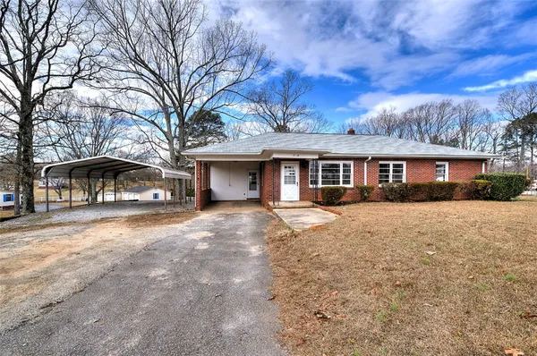 $299,900 | 7998 Moorefield Memorial Highway, Liberty, SC 29657