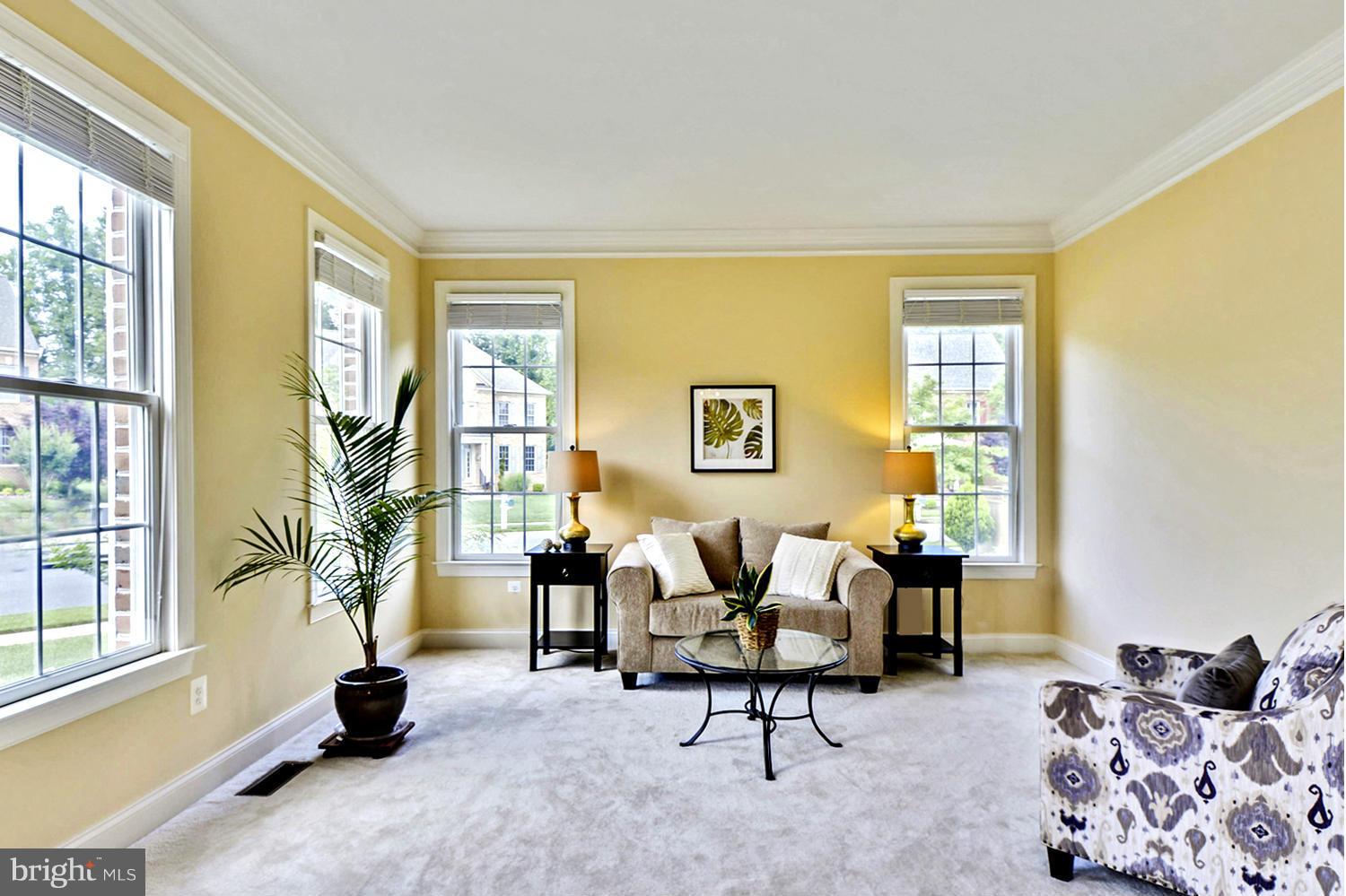 505 Tremont Circle Annapolis, MD 21409 - Photo 12 of 30 a living room with furniture and a window