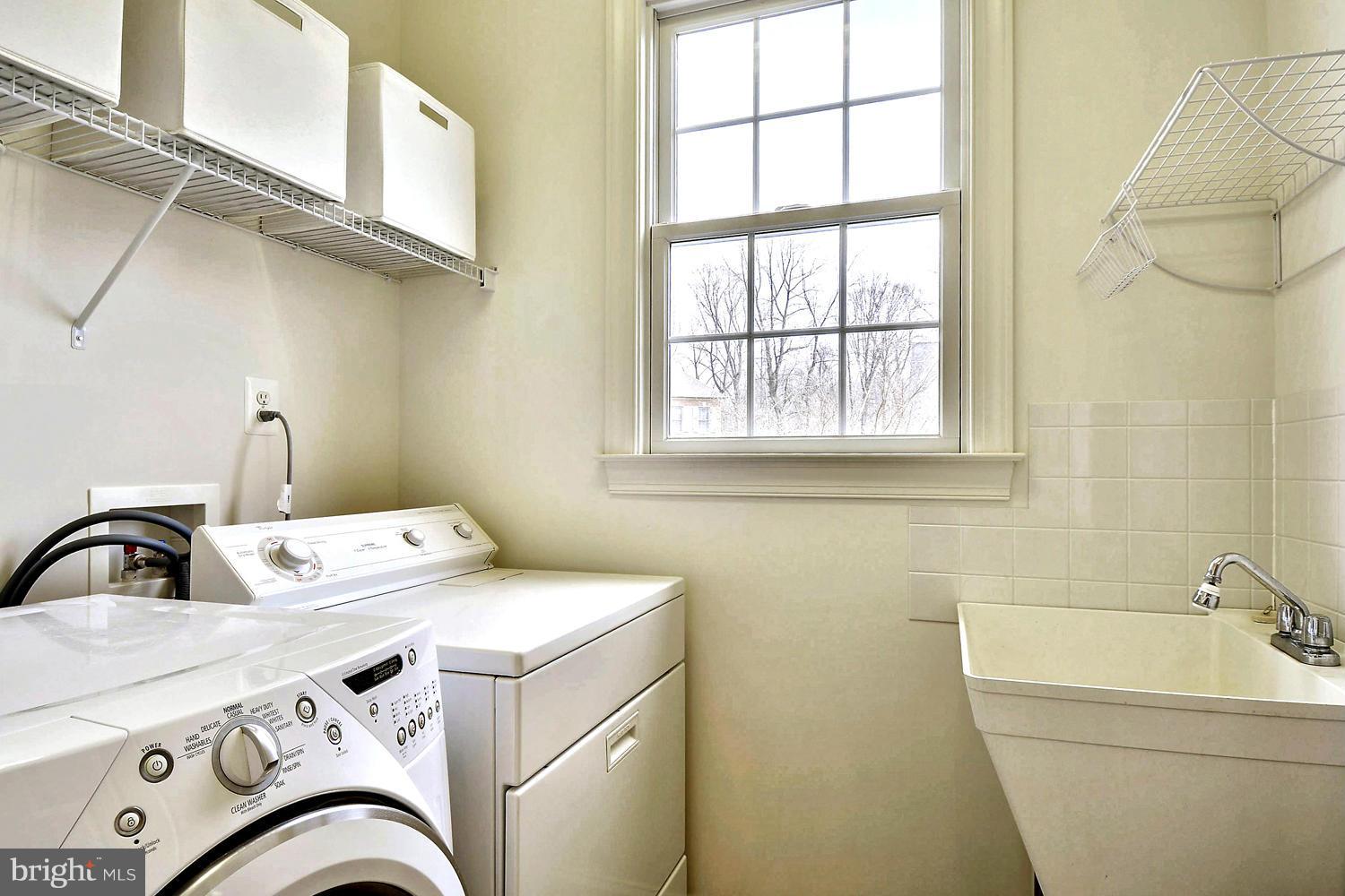 505 Tremont Circle Annapolis, MD 21409 - Photo 21 of 30 a utility room with dryer and washer