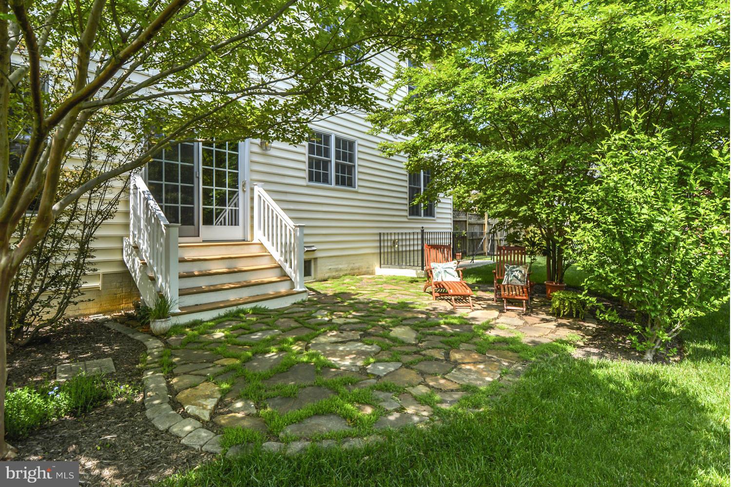 505 Tremont Circle Annapolis, MD 21409 - Photo 4 of 30 a backyard of a house with table and chairs