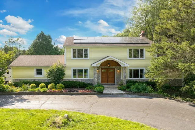 $749,900 | 1907 Cherry Valley Road, Woodstock, IL 60098