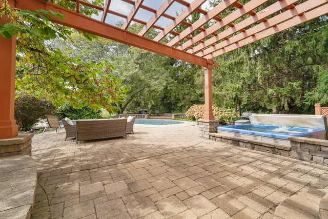 $779,900 | 1907 Cherry Valley Road, Woodstock, IL 60098