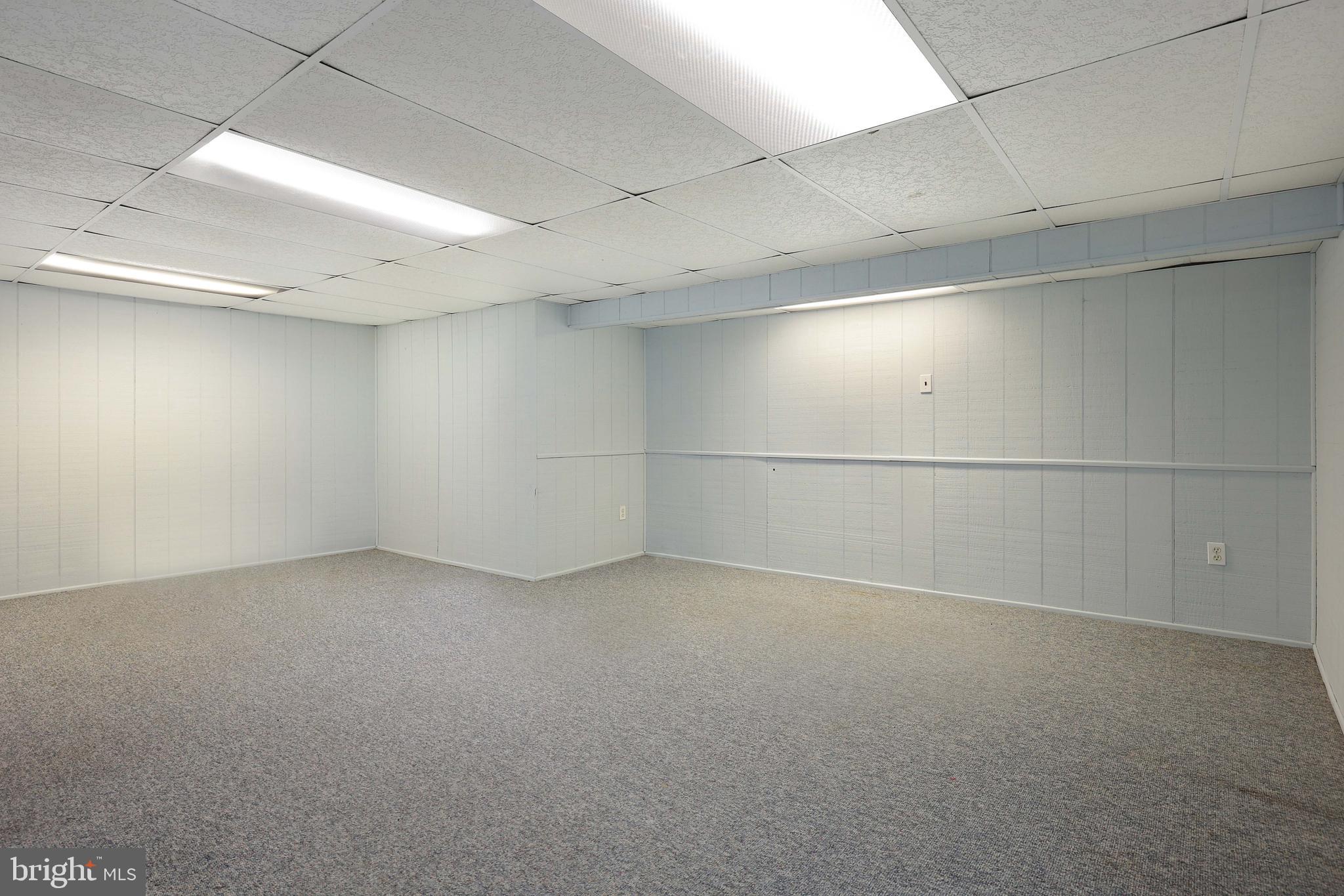 105 Kentucky Avenue Hamilton, NJ 08619 - Photo 17 of 29 an empty room with a empty space