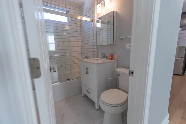 $2,100 | 3948 North Olcott Avenue, Unit 1, Chicago, IL 60634