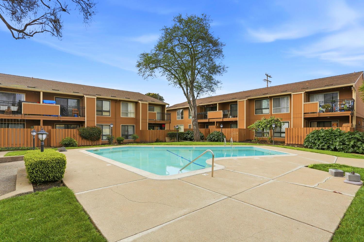 9005 Alcosta Boulevard, Unit 215 San Ramon, CA 94583 - Photo 28 of 30 a front view of a house with garden