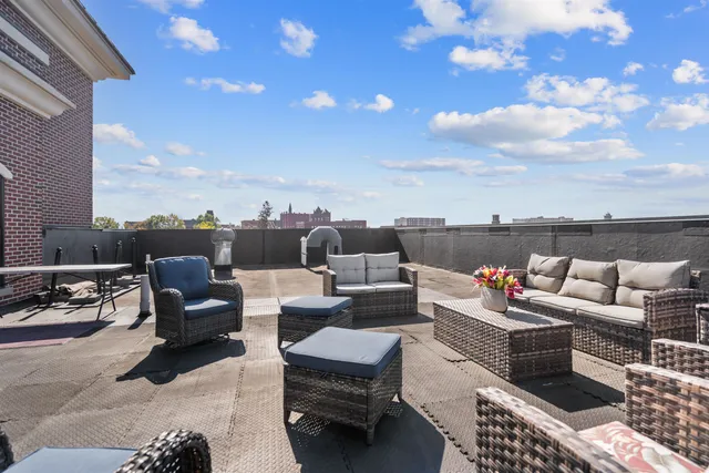 $524,900 | 52 Main Street, Unit 402, Nashua, NH 03064