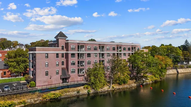 $524,900 | 52 Main Street, Unit 402, Nashua, NH 03064