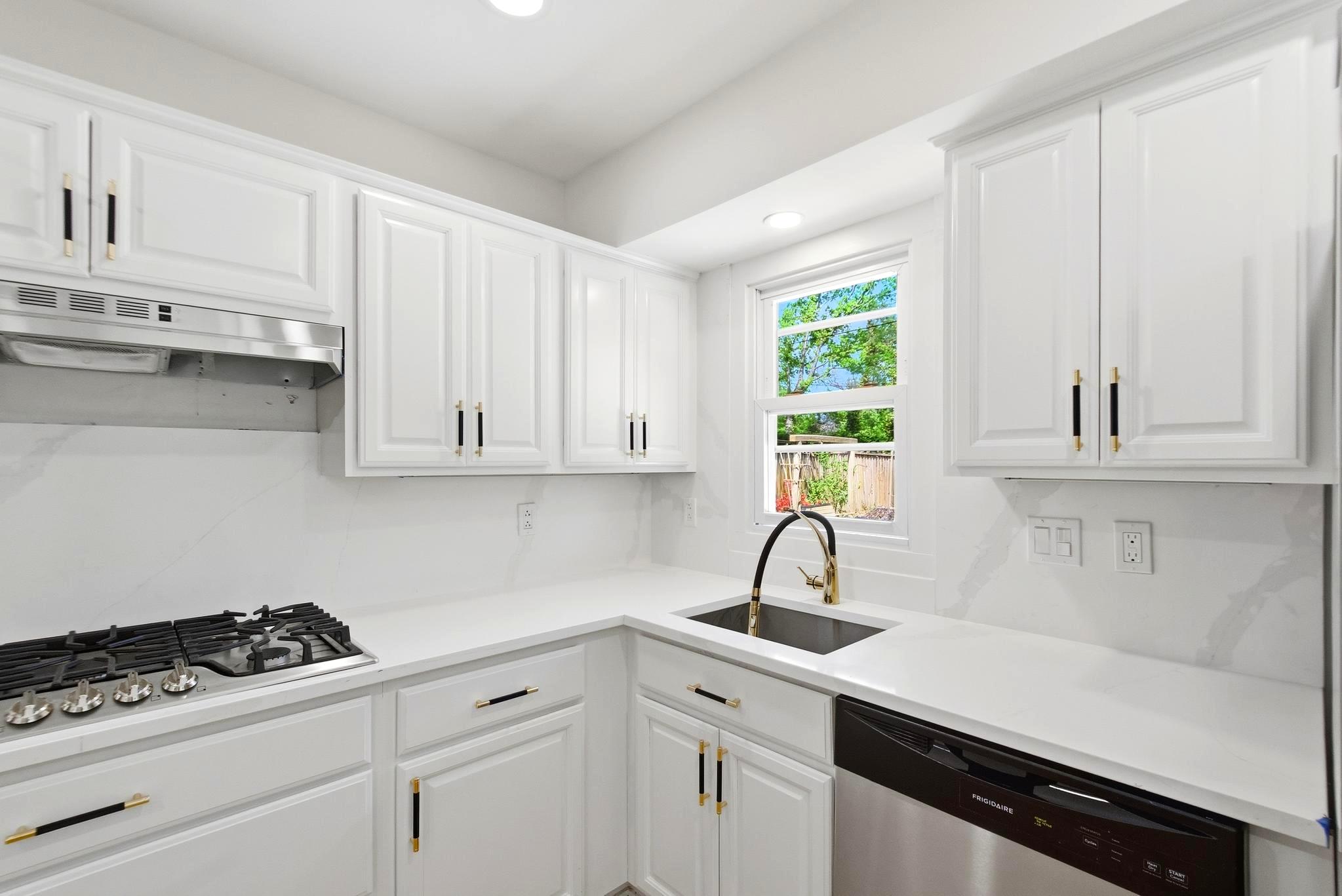 7708 Jansen Drive Springfield, VA 22152 - Photo 15 of 51 Kitchen