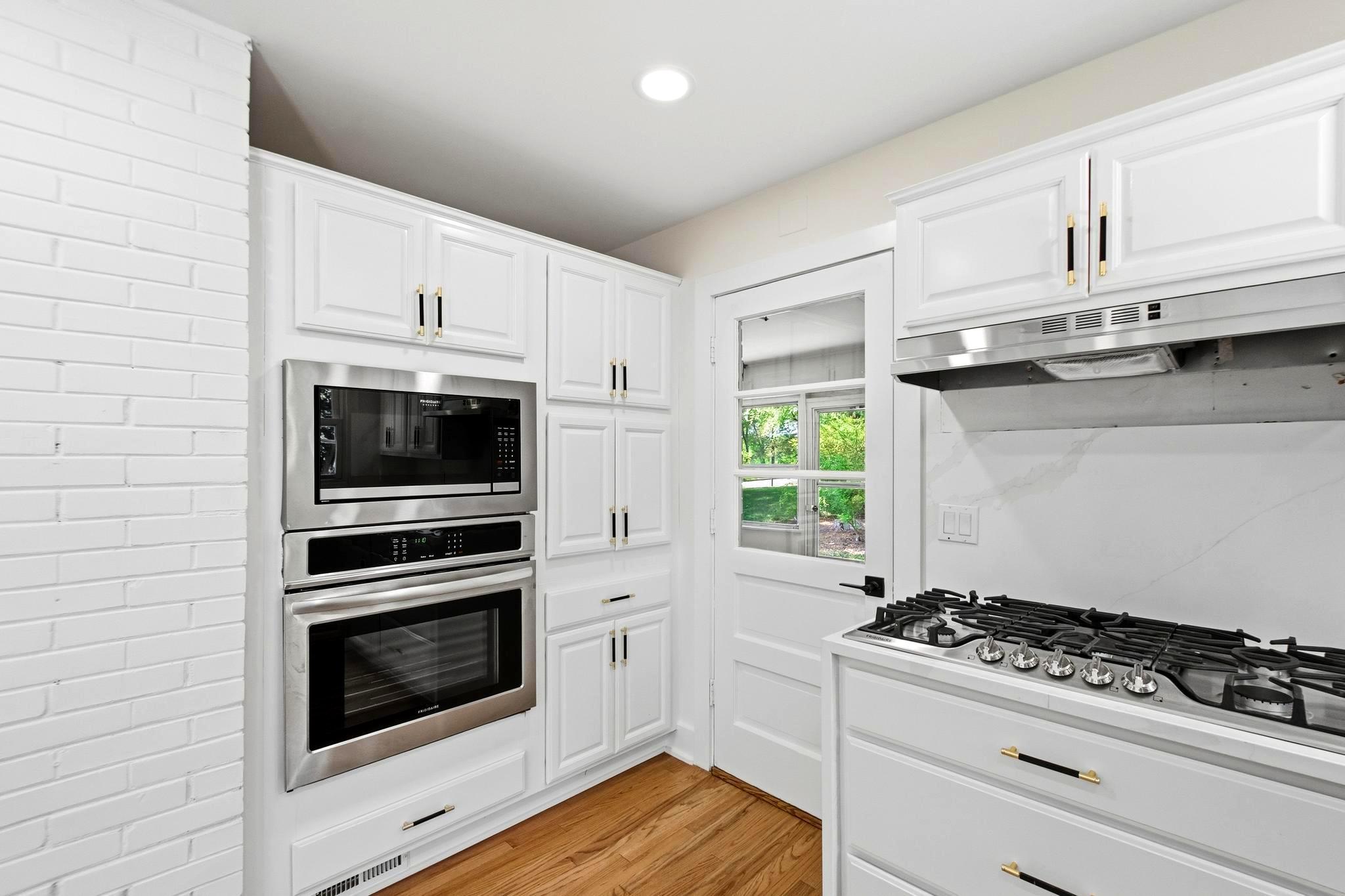 7708 Jansen Drive Springfield, VA 22152 - Photo 16 of 51 Kitchen side view
