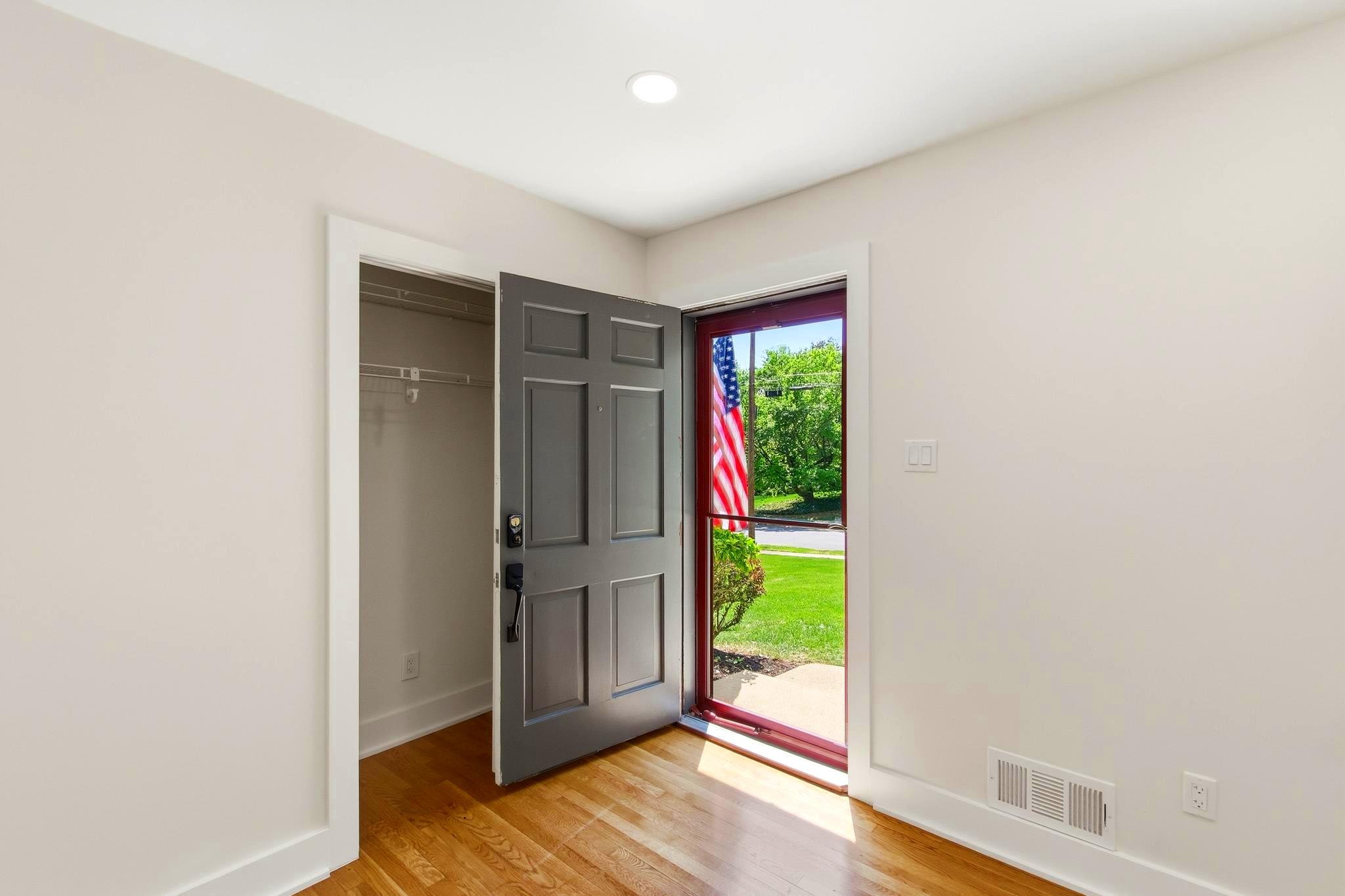 7708 Jansen Drive Springfield, VA 22152 - Photo 3 of 51 Entry