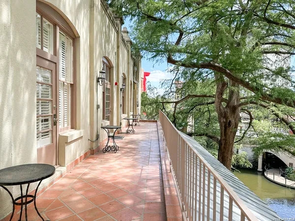 $1,850 | 245 Losoya Street, Unit A, San Antonio, TX 78205