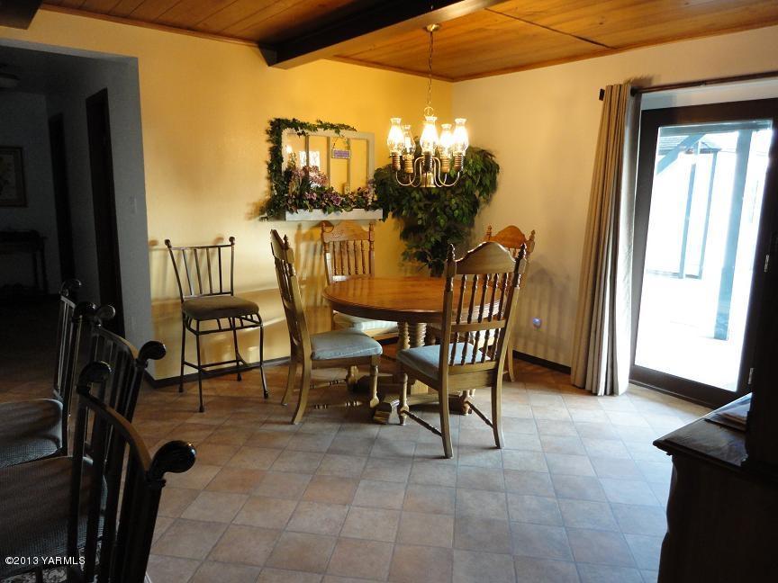 6408 Postma Road Yakima, WA 98901 - Photo 4 of 25 a view of a dining room with furniture and a chandelier