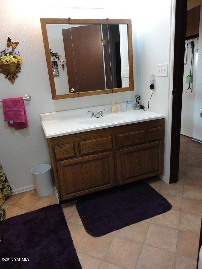 6408 Postma Road Yakima, WA 98901 - Photo 7 of 25 a bathroom with a sink and a mirror