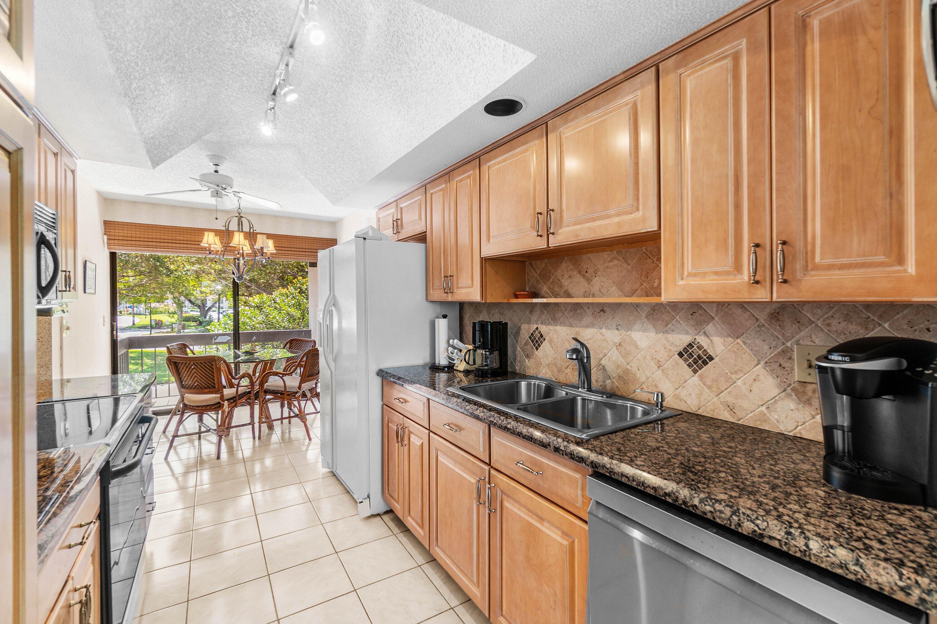 7809 Lakeside Boulevard, Unit 4 Boca Raton, FL 33434 - Photo 11 of 34 015-7809LakesideBoulevard-4-BocaRaton-FL