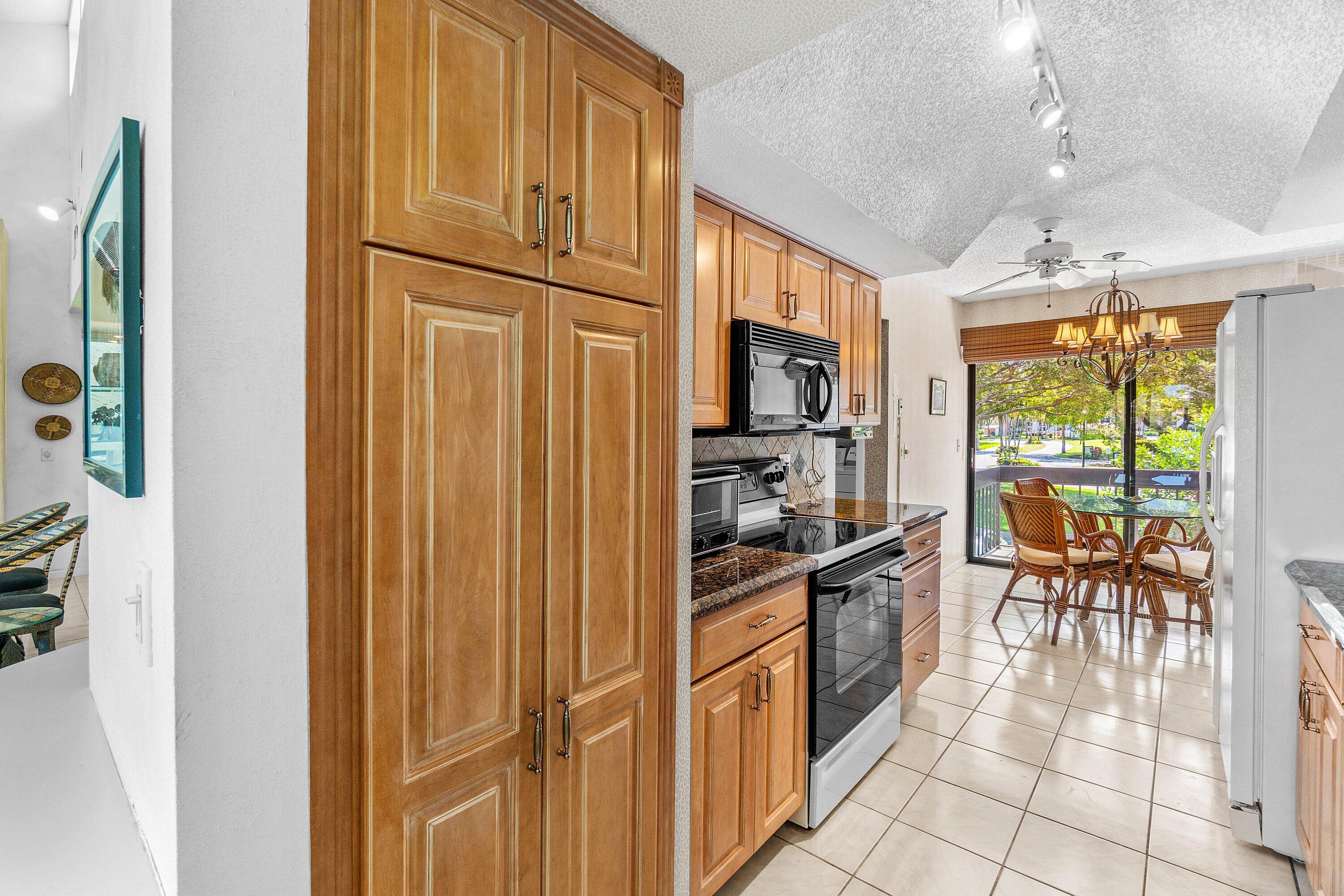 7809 Lakeside Boulevard, Unit 4 Boca Raton, FL 33434 - Photo 12 of 34 016-7809LakesideBoulevard-4-BocaRaton-FL