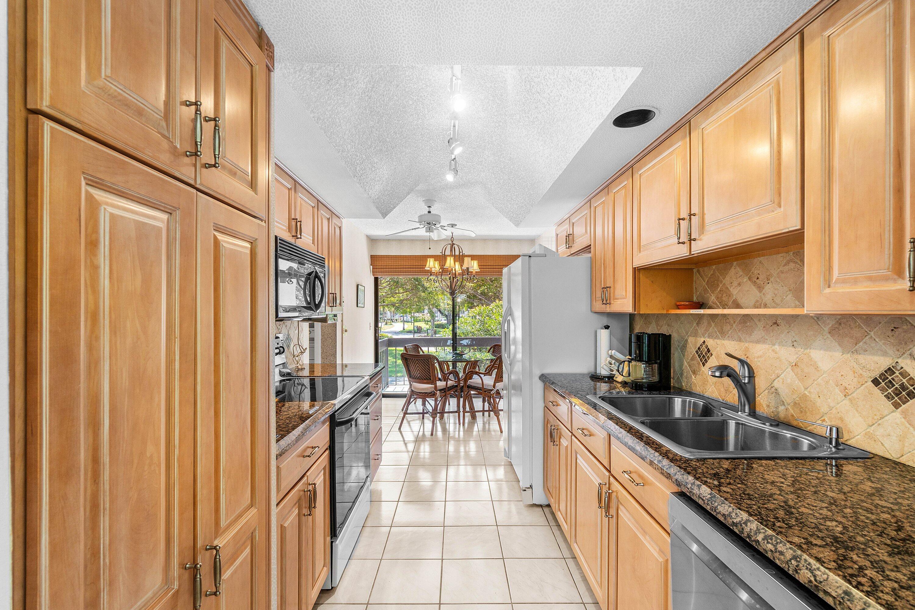 7809 Lakeside Boulevard, Unit 4 Boca Raton, FL 33434 - Photo 10 of 34 014-7809LakesideBoulevard-4-BocaRaton-FL