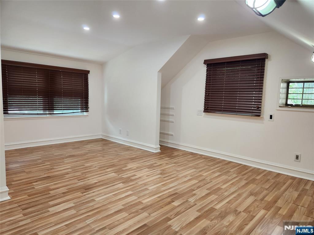 561 Green Valley Road Paramus, NJ 07652 - Photo 21 of 28