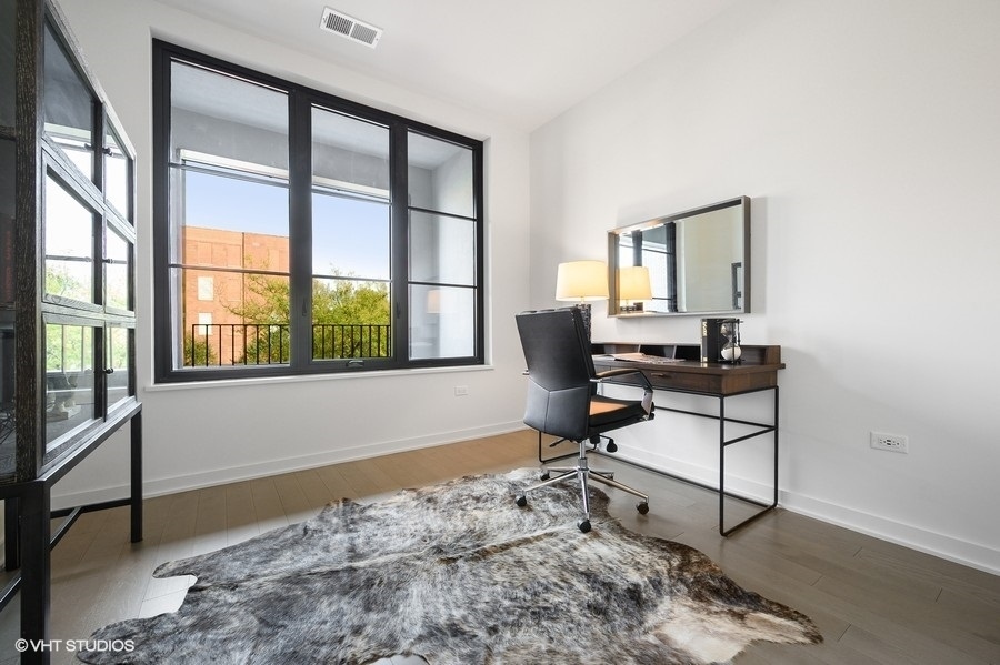 1400 West Monroe Street, Unit 5F Chicago, IL 60607 - Photo 20 of 25 a workspace with furniture and a window