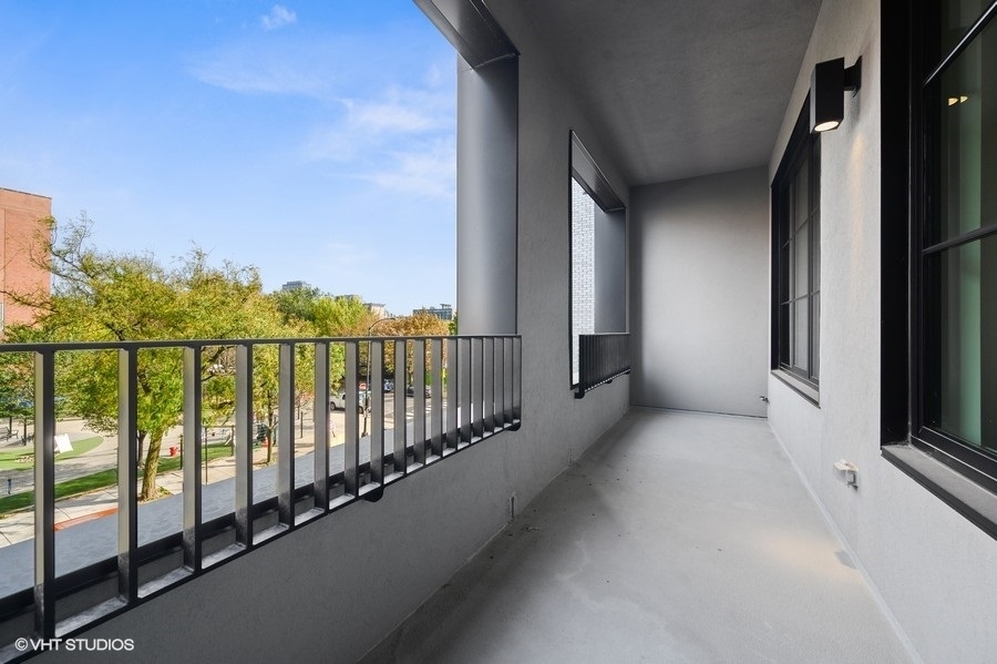 1400 West Monroe Street, Unit 5F Chicago, IL 60607 - Photo 23 of 25 a view of a balcony