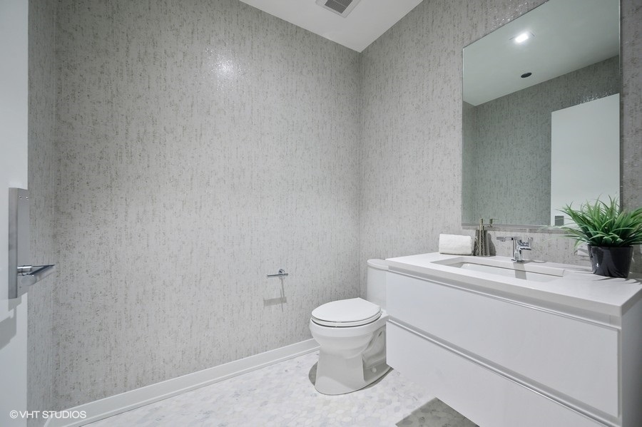 1400 West Monroe Street, Unit 5F Chicago, IL 60607 - Photo 4 of 25 a bathroom with a sink toilet and vanity