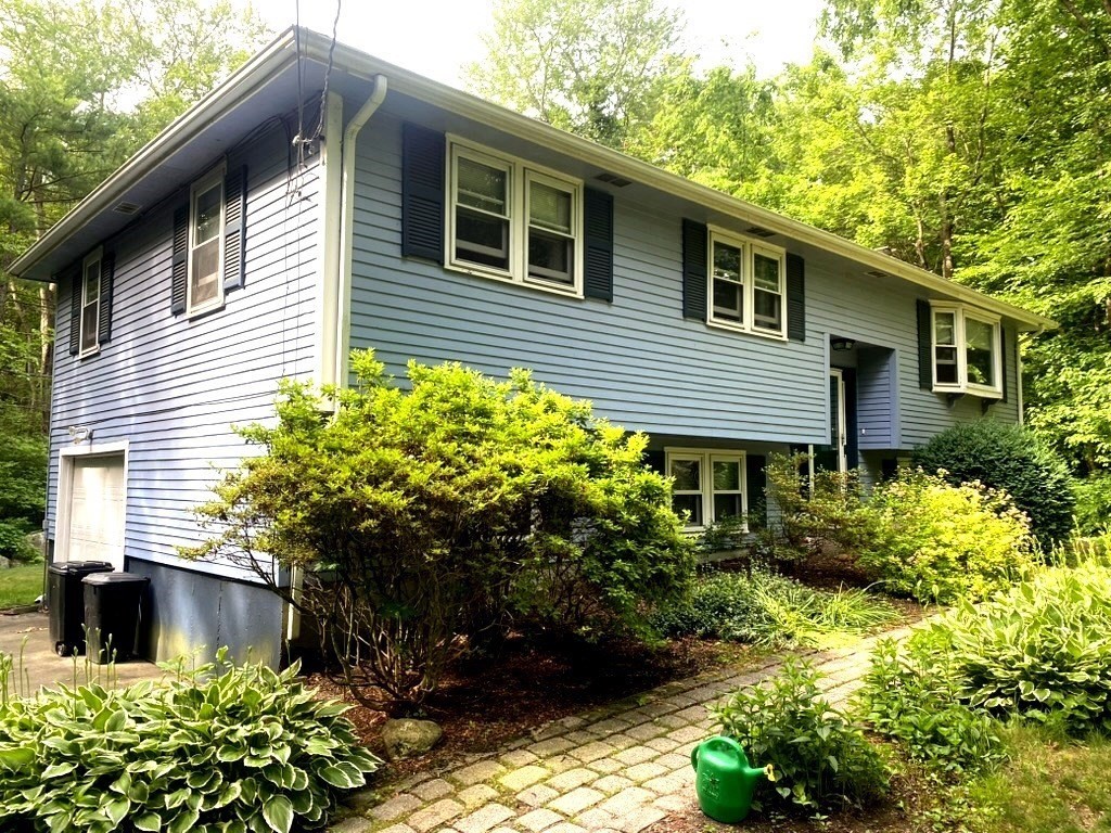10 Warwick Road Walpole, MA 02071 - Photo 4 of 28