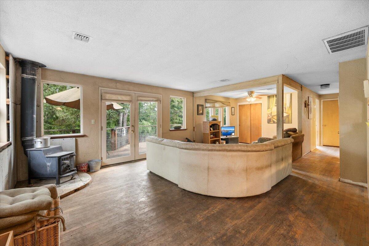 2751 Dark Hollow Road Medford, OR 97501 - Photo 8 of 32 08