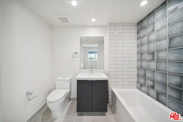 $4,611 | 1051 South Corning Street, Unit 102, Los Angeles, CA 90035