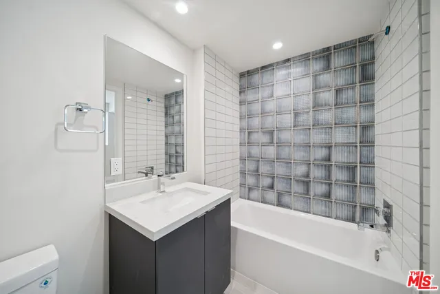 $4,611 | 1051 South Corning Street, Unit 102, Los Angeles, CA 90035
