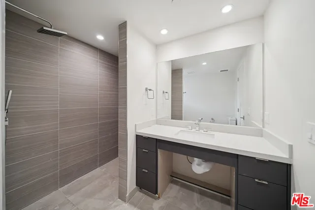 $4,611 | 1051 South Corning Street, Unit 102, Los Angeles, CA 90035