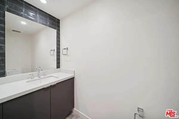 $4,495 | 1051 South Corning Street, Unit 102, Los Angeles, CA 90035
