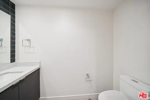 $4,611 | 1051 South Corning Street, Unit 102, Los Angeles, CA 90035