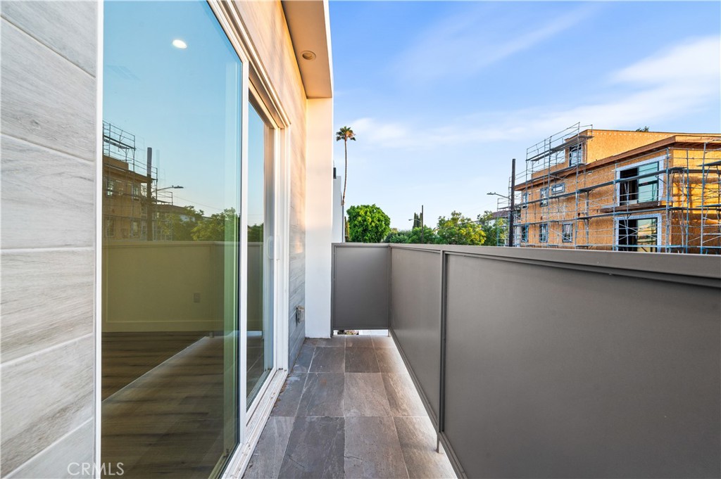 5000 Cleon Avenue, Unit 1/2 North Hollywood, CA 91601 - Photo 25 of 36 a view of a balcony