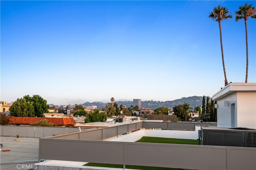 5000 Cleon Avenue, Unit 1/2 North Hollywood, CA 91601 - Photo 34 of 36 a view of a city