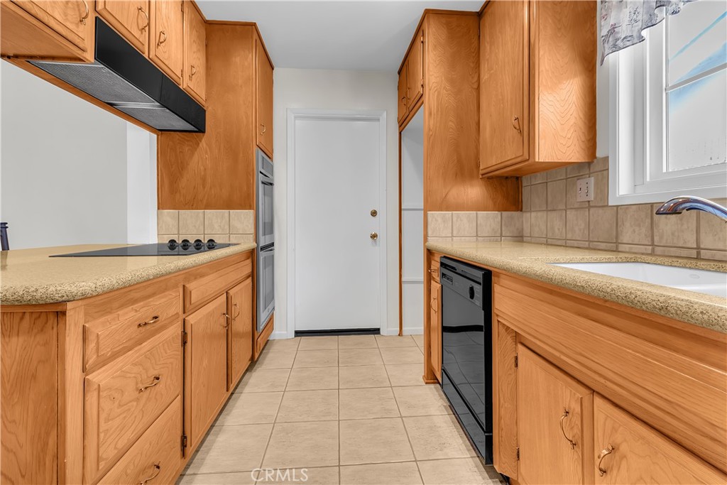 2874 Heather Road Long Beach, CA 90815 - Photo 12 of 37 Kitchen