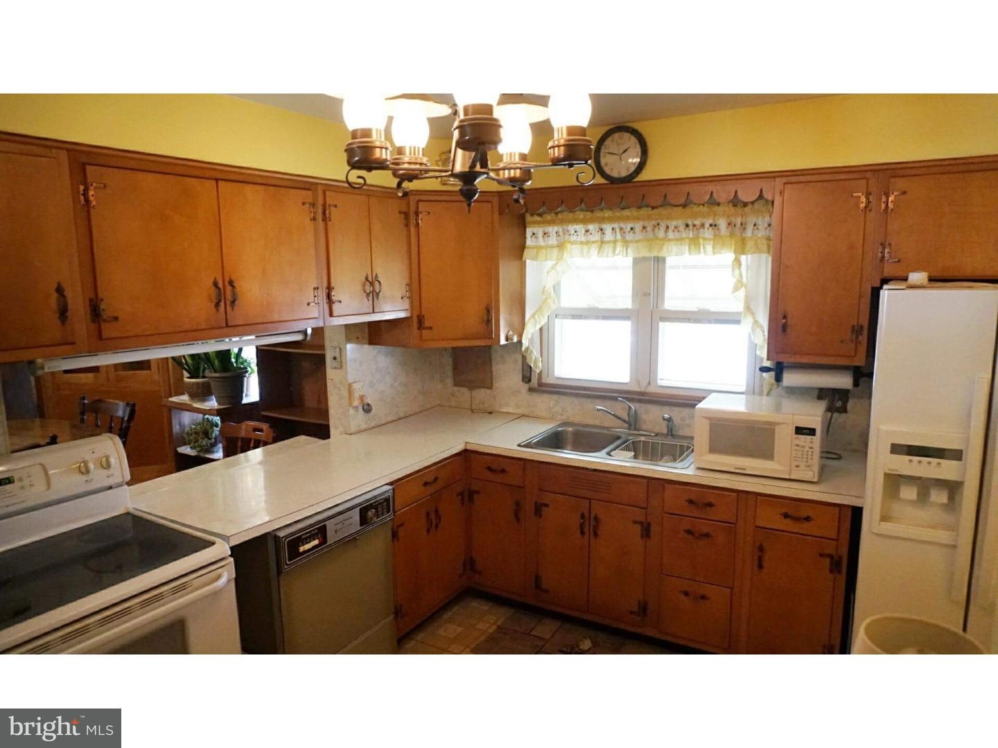 110 Old Fritztown Road Reading, PA 19607 - Photo 6 of 24 Kitchen
