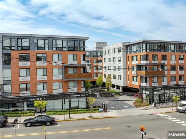 $4,000 | 470 Main Street, Unit 617, Fort Lee, NJ 07024